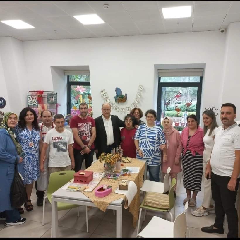 Başkan Yardımcısı Mithat Özdemir'den Engelsiz Yaşam Merkezi'ne Anlamlı Ziyaret Başkan Yardımcısı Mithat Özdemir'den Engelsiz Yaşam Merkezi'ne Anlamlı Ziyaret