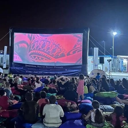 Hatay Valiliği'nden Çocuklara Sinema Buluşması: "Yüreğimizdeki Işık Projesi"