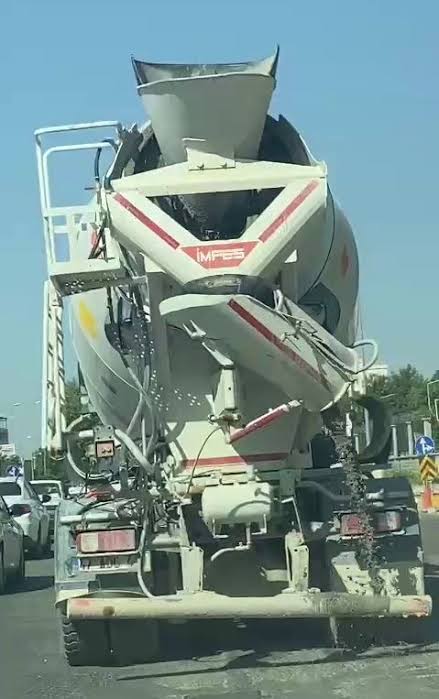 Arsuz Belediyesi'nden Kaçak Yapılara Beton Yasağı Arsuz Belediyesi'nden Kaçak Yapılara Beton Yasağı
