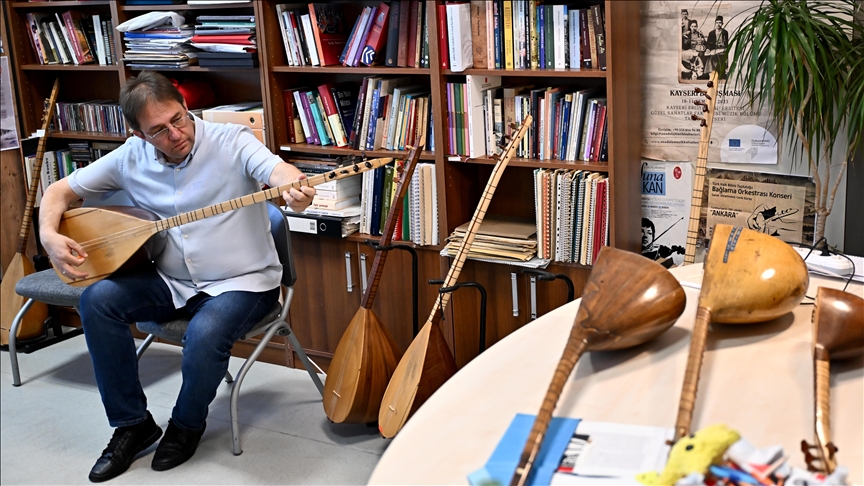 90 yıl önce Anadolu'da gezilerek kaydedilen "6 bin türkü" tek bir arşivde buluştu 90 yıl önce Anadolu'da gezilerek kaydedilen "6 bin türkü" tek bir arşivde buluştu