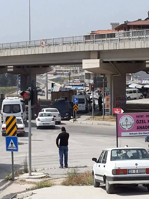 Defne’de Baraka Mafyası ve Yol İşgalleri Hayatı Zorlaştırıyor Defne’de Baraka Mafyası ve Yol İşgalleri Hayatı Zorlaştırıyor
