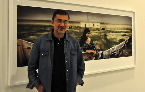 Nuri Bilge Ceylan'ın 'Yolda' Fotoğraf Sergisi Açıldı Nuri Bilge Ceylan'ın 'Yolda' Fotoğraf Sergisi Açıldı