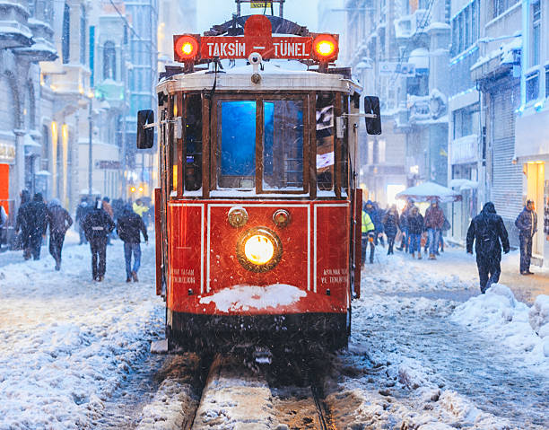 Kar İstanbul'a Geri Dönüyor: Meteoroloji Tarih Verdi, Uzmanlar Şehir Merkezini Uyardı Kar İstanbul'a Geri Dönüyor: Meteoroloji Tarih Verdi, Uzmanlar Şehir Merkezini Uyardı