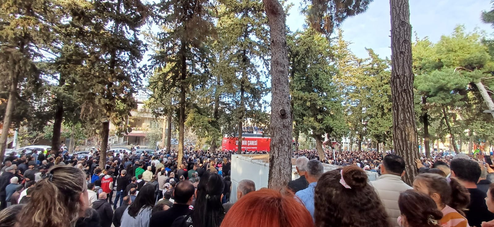 Hatay’da Suriye’deki Alevi Katliamı Protesto Edildi: Hatay’da Suriye’deki Alevi Katliamı Protesto Edildi: