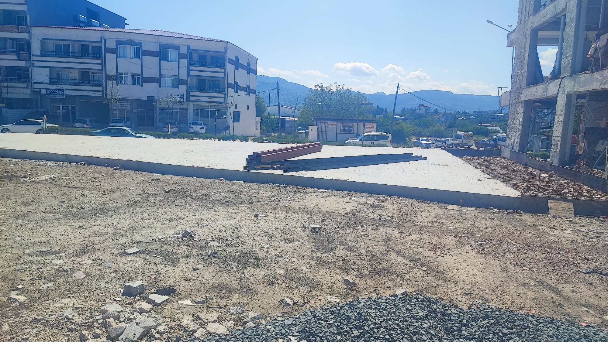 Çelik Konstrüksiyon Ruhsatına Tepki: Mahalle Sakinleri Tedirgin Çelik Konstrüksiyon Ruhsatına Tepki: Mahalle Sakinleri Tedirgin