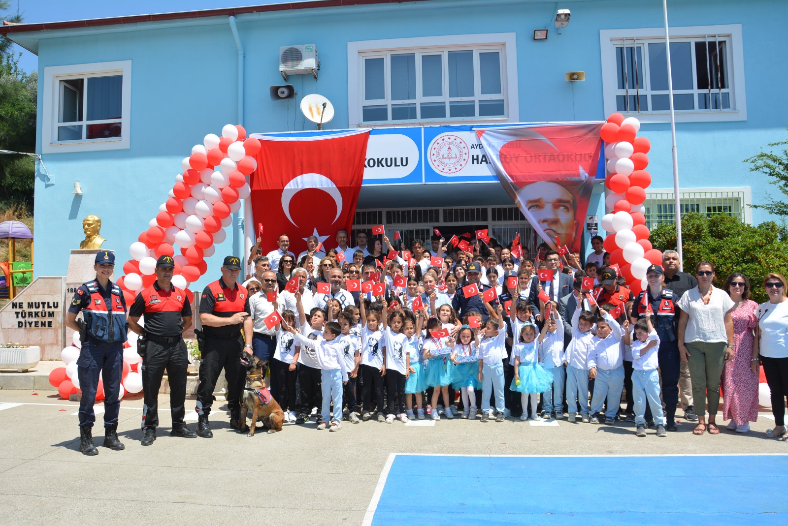 Nazilli’de Eğitim Coşkusu: 30 Bin Öğrenci Karnelerini Aldı, Tatile Merhaba Dedi Nazilli’de Eğitim Coşkusu: 30 Bin Öğrenci Karnelerini Aldı, Tatile Merhaba Dedi