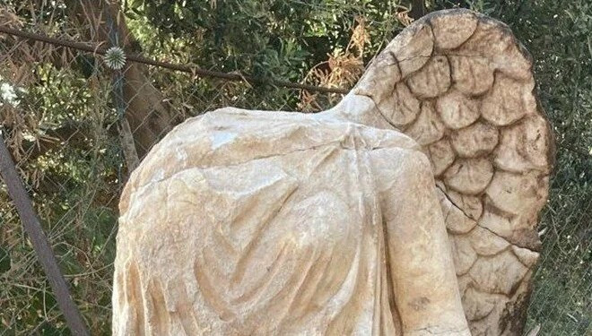 Alanya'da 1800 Yıllık Zafer Tanrıçası Heykeli Bulundu Alanya'da 1800 Yıllık Zafer Tanrıçası Heykeli Bulundu