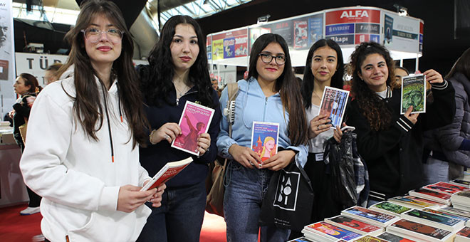 Antalya Kitap Fuarı, kitapseverlerle buluşmaya devam ediyor