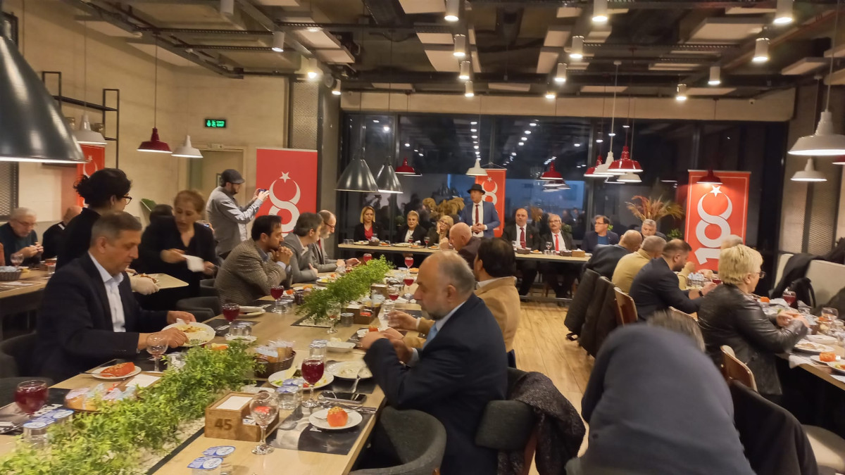 Ataşehir'de Gazetecilerin Buluşması: Birlikten Güç Doğar Ataşehir'de Gazetecilerin Buluşması: Birlikten Güç Doğar