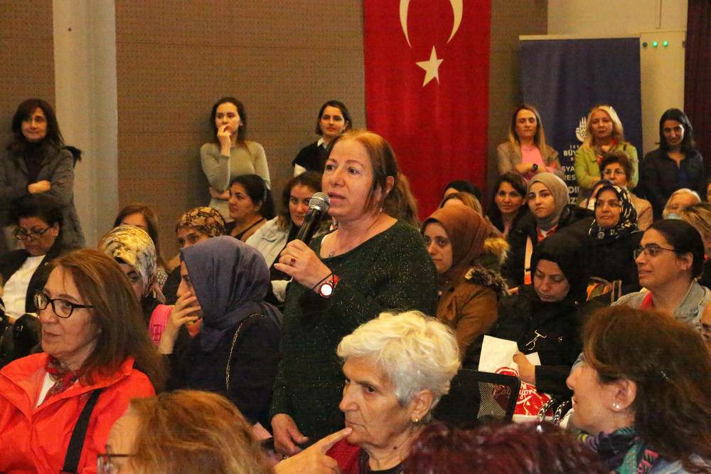 ATAŞEHİRLİ KADINLAR HAKLARINI KONUŞMAK İÇİN BİR ARAYA GELDİ