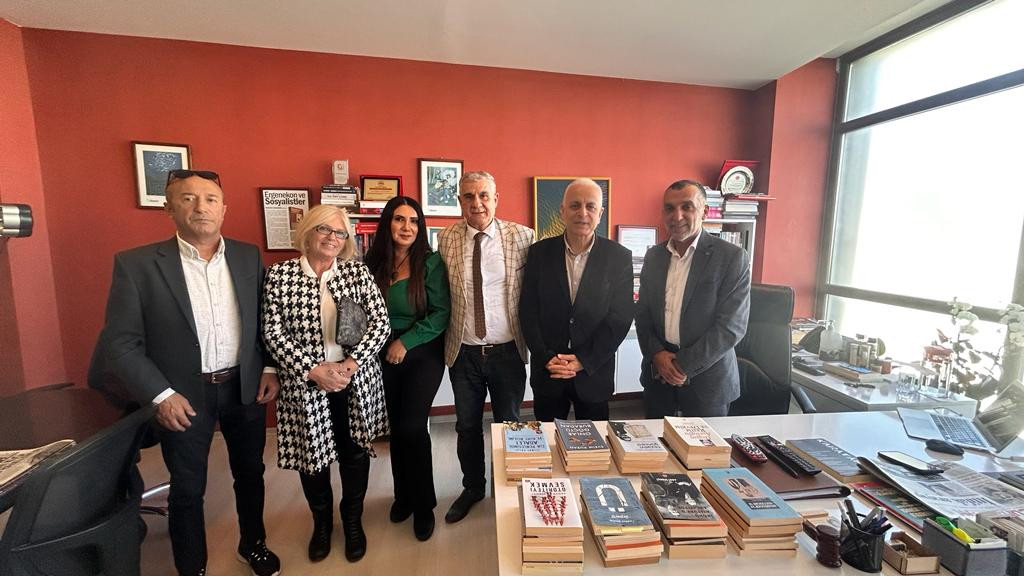 Bağımsız Gazeteciler Derneği, Tutuklu Gazeteci Merdan Yanardağı' na Dayanışma Ziyareti Gerçekleştirdi Bağımsız Gazeteciler Derneği, Tutuklu Gazeteci Merdan Yanardağı' na Dayanışma Ziyareti Gerçekleştirdi