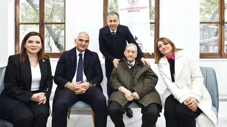 Bir duayenin kütüphanesi Bir duayenin kütüphanesi