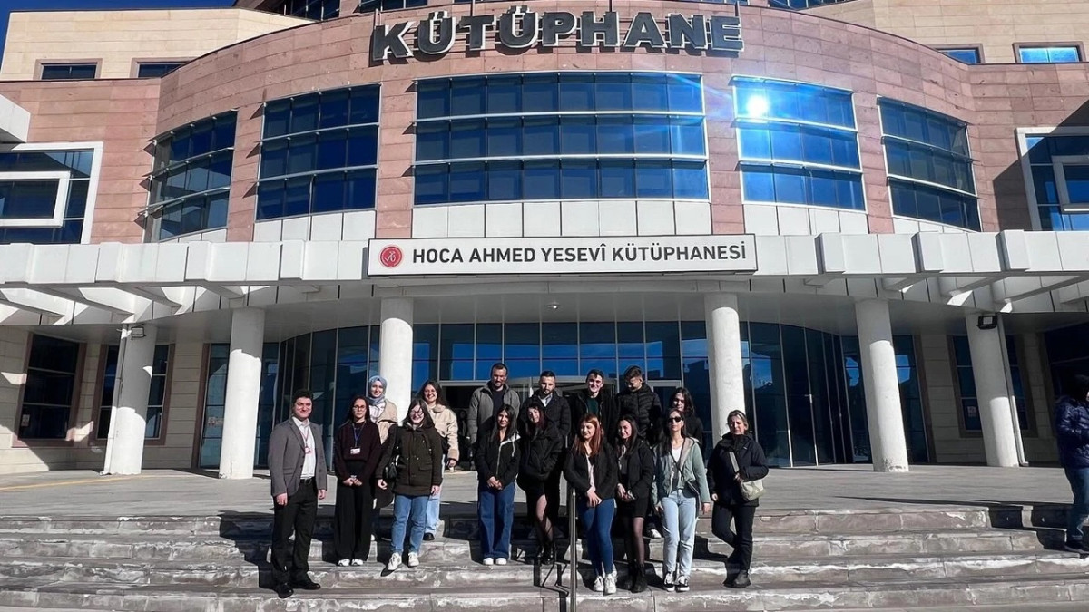 Edebiyat Tutkunu Öğrenciler Nevşehir'de