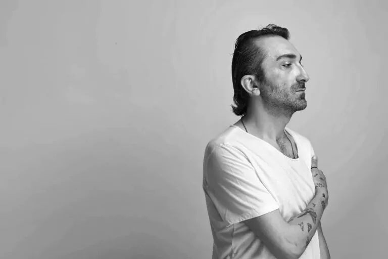 Garaj Müzik'ten Yepyeni bir Peri Masalı: Caner Öner'den “Toz İçinde”