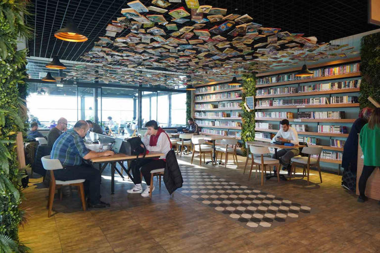Gençlerin yeni adresi: Kitap Kahve