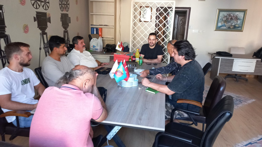 Güven Albayrak'ın Doğum Günü Özel Organizasyonu, Deneyimli ve Genç Gazetecileri Bir Araya Getirdi. Güven Albayrak'ın Doğum Günü Özel Organizasyonu, Deneyimli ve Genç Gazetecileri Bir Araya Getirdi.