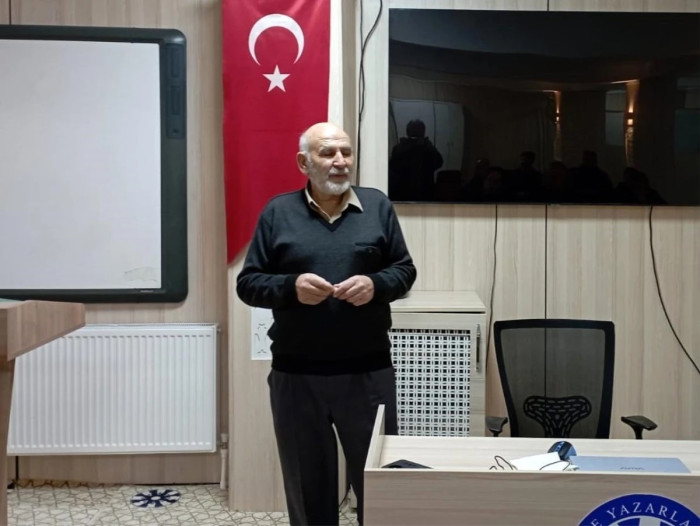 Halil İbrahim Özdemir, Türkiye Yazarlar Birliği Erzincan Şubesi Başkanlığına yeniden seçildi Halil İbrahim Özdemir, Türkiye Yazarlar Birliği Erzincan Şubesi Başkanlığına yeniden seçildi