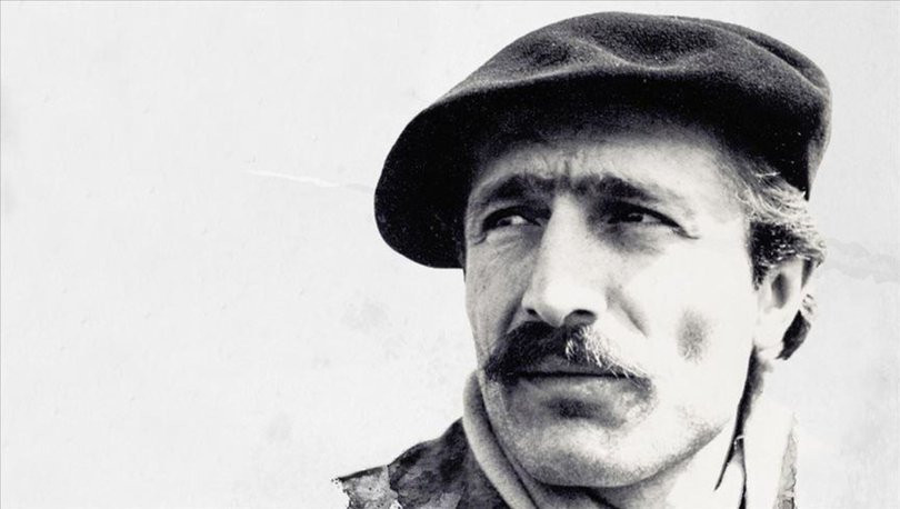 Hayata her zaman duygu dolu gözlerle bakan şair: Özdemir Asaf Hayata her zaman duygu dolu gözlerle bakan şair: Özdemir Asaf