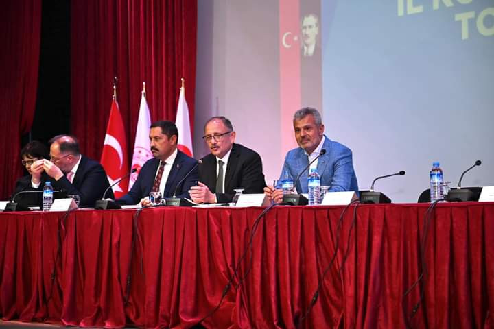 HBB BAŞKANI ÖNTÜRK, BAKAN ÖZHASEKİ VE BERABERİNDEKİ HEYET İLE HATAYDA İNCELEMELERDE BULUNDU HBB BAŞKANI ÖNTÜRK, BAKAN ÖZHASEKİ VE BERABERİNDEKİ HEYET İLE HATAYDA İNCELEMELERDE BULUNDU