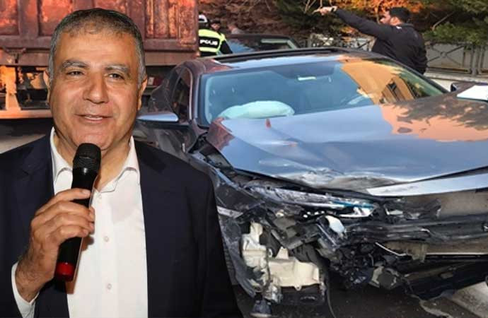 İskenderun'da Trafik Kazası: CHP Hatay Milletvekili Mehmet Güzelmansur Yara Almadan Kurtuldu İskenderun'da Trafik Kazası: CHP Hatay Milletvekili Mehmet Güzelmansur Yara Almadan Kurtuldu