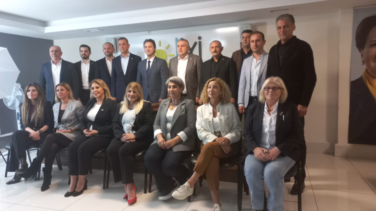 İYİ Parti Ataşehir İlçe Başkanı Bora Yörükoğlu ve Kadrosu Açıklamalarda Bulundu İYİ Parti Ataşehir İlçe Başkanı Bora Yörükoğlu ve Kadrosu Açıklamalarda Bulundu