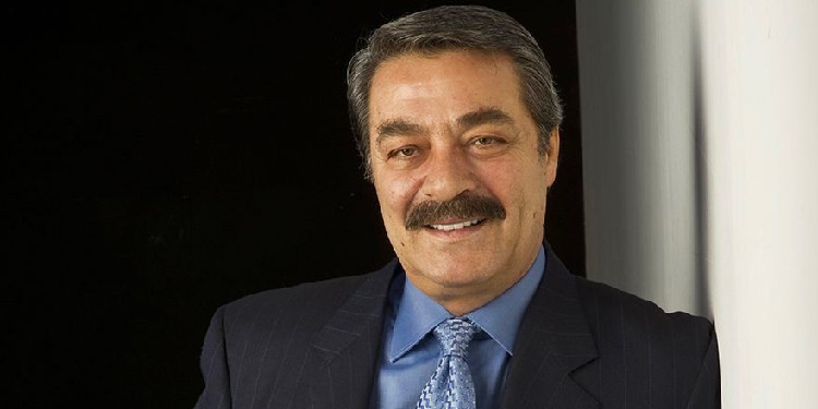 Kadir İnanır hastaneye kaldırıldı.