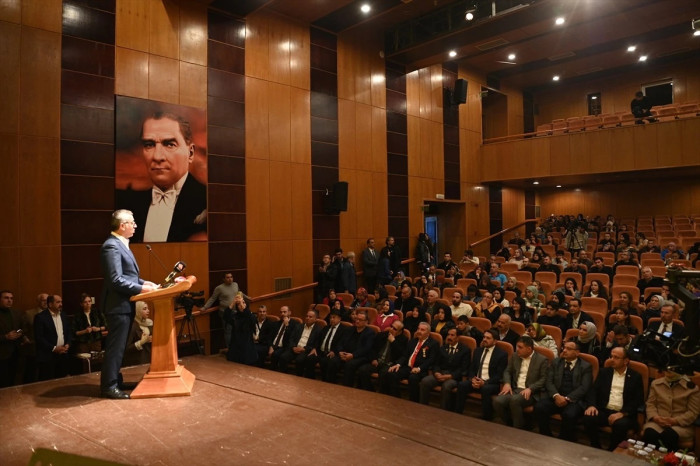 Kahramanmaraş'ta Şiir ve Edebiyat Rüzgarı Kahramanmaraş'ta Şiir ve Edebiyat Rüzgarı