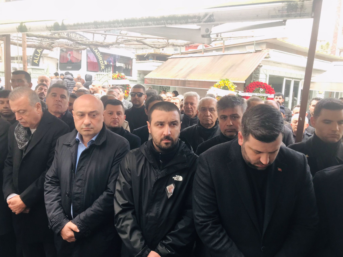 MEMLEKET PARTİSİ’NİN ACI GÜNÜNDE SİYASET GERİDE KALDI, ÖZTÜRK’Ü RAKİPLERİ YALNIZ BIRAKMAZKEN GÖZLER O İSMİ ARADI