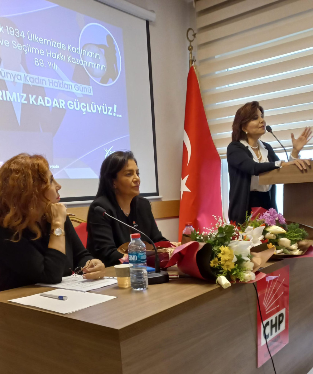 Sedef Kabaş ve Nimet Erenler Gülkökü, CHP Kadıköy'de Kadın Hakları ve Şiddetle Mücadelede Konuştu! Sedef Kabaş ve Nimet Erenler Gülkökü, CHP Kadıköy'de Kadın Hakları ve Şiddetle Mücadelede Konuştu!