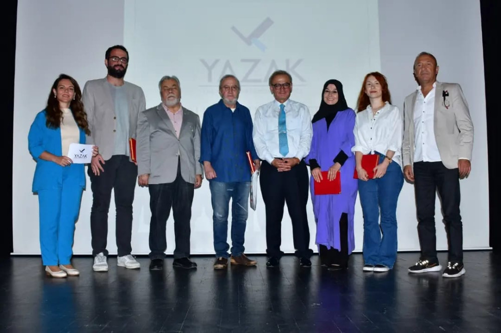 YAZAK' ın Öykü Yarışması Kazananları Güz Mevsiminde Ödüllendirildi YAZAK' ın Öykü Yarışması Kazananları Güz Mevsiminde Ödüllendirildi